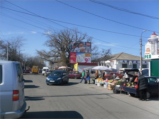 Фото рекламной плоскости по адресу вул. Ярмаркова, біля аптеки, навпроти центрального ринку, нижня частина/Б (низ)