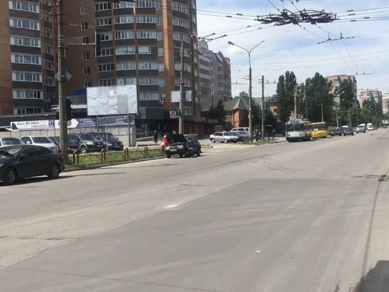 Фото рекламной плоскости по адресу вул. Леваневського (шинний базар)