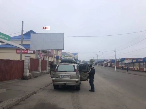 Фото рекламної площини за адресою вул. Ярмаркова магазин ФОРД  (напрямок в сторону АТБ)