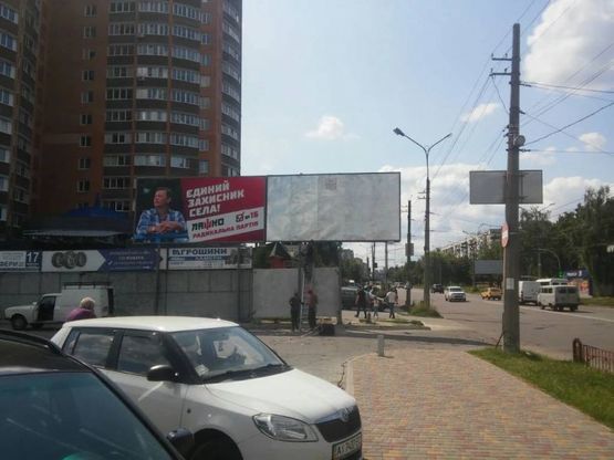 Фото рекламной плоскости по адресу вул. Леваневського (шинний базар)