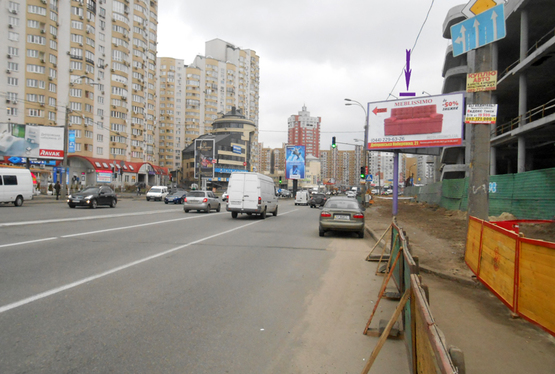 Фото рекламной плоскости по адресу Днепровская Набережная, напротив суп-та "Новус", на светофоре,направление на пр. Бажана