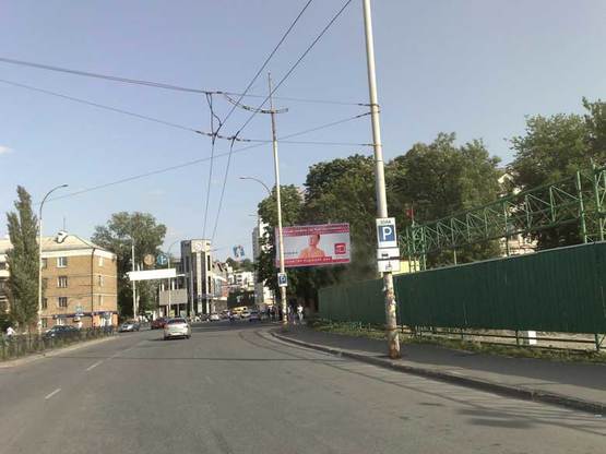 Фото рекламної площини за адресою ул.Лукашевича,/ул. Островского