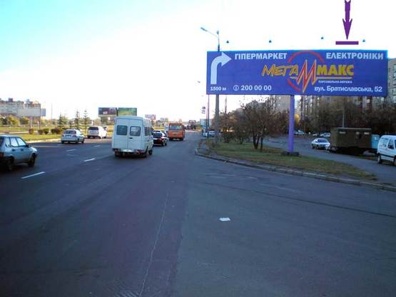 Фото рекламной плоскости по адресу пр. Ватутіна / бульв. Перова у напрямку Троєщинського ринку