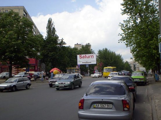 Фото рекламної площини за адресою ул.Гната Юры, 16 перед ТЦ "Квадрат"