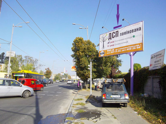 Фото рекламной плоскости по адресу ул.Святошинская,1 направление на пр.Победы, на светофоре