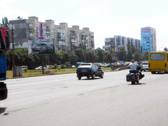 Фото рекламной плоскости по адресу вул. Братиславська, 34
