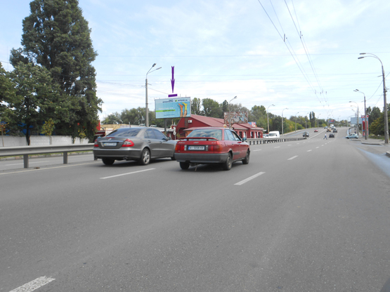 Фото рекламной плоскости по адресу вул. Лугова навпроти "Каравана" напрямок Оболоні