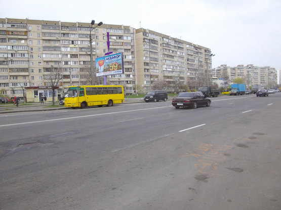 Фото рекламной плоскости по адресу вул. Ревуцького, 34