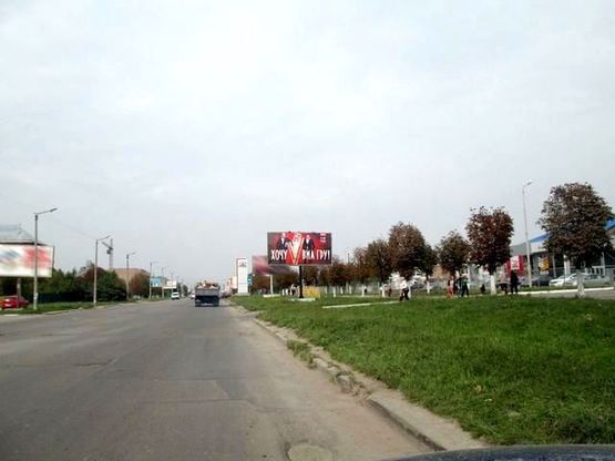 Фото рекламной плоскости по адресу Надречная ул, 225 (напротив ТРЦ "Велес" и Диллер "Toyota" "Классик-Авто")