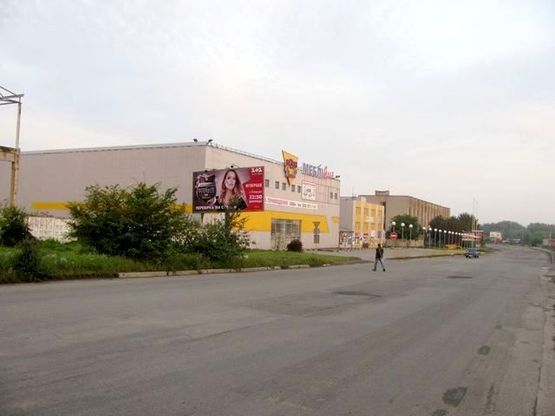 Фото рекламной плоскости по адресу Надречная ул., (Супермаркет "Торба",напротив стадиона)