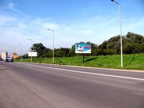 Фото рекламной плоскости по адресу Надречная ул., новая дорога напротив Церковной ул. (напротив АЗС "Fortuna", 200 м .к супермаркету "Пакко")