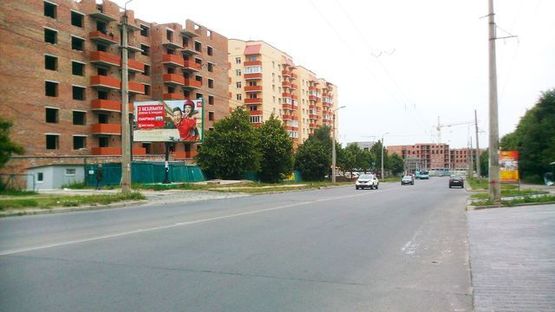 Фото рекламної площини за адресою Мирного П. ул., (напротив д. 27) (200 м. к ТЦ "Агора","Приватбанк")