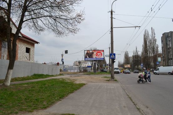 Фото рекламной плоскости по адресу перехрестя вул. Гордіюк - вул. Гущанська