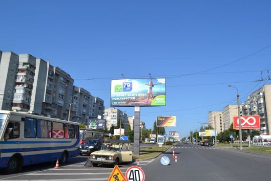 Фото рекламной плоскости по адресу пр. Соборності (розділова біля ТЦ"Троянда")
