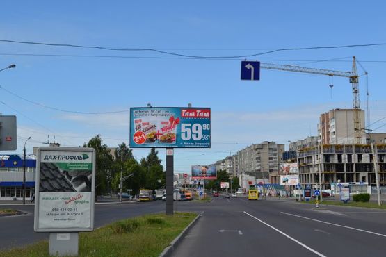 Фото рекламної площини за адресою пр. Соборності (розділова біля ТЦ"Троянда")