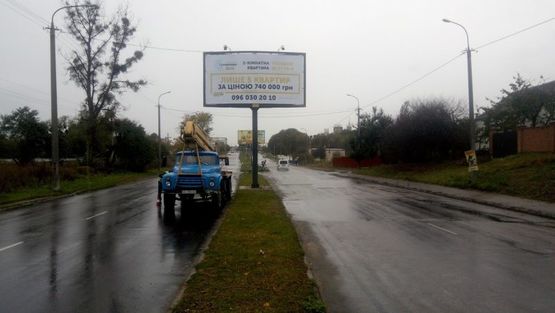 Фото рекламной плоскости по адресу вул. К.Карого (до ТАМ ТАМ близько рівненського мосту)