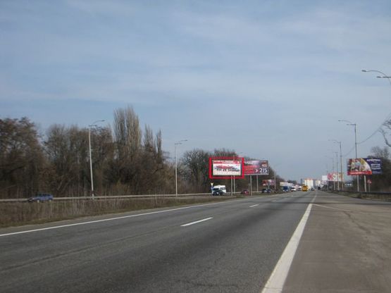 Фото рекламной плоскости по адресу Бориспільське шосе 34км+850м, в'їзд в м.Бориспіль з Києва, на розподільчій полосі.