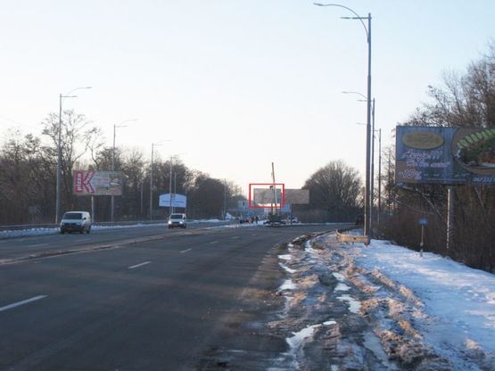 Фото рекламної площини за адресою Бориспільське шосе 34км+850м, виїзд з м.Бориспіль на Київ, на розподільчій полосі.