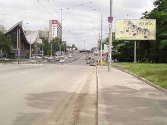 Фото рекламной плоскости по адресу Дружбы Народов бульвар / Подвысоцкого