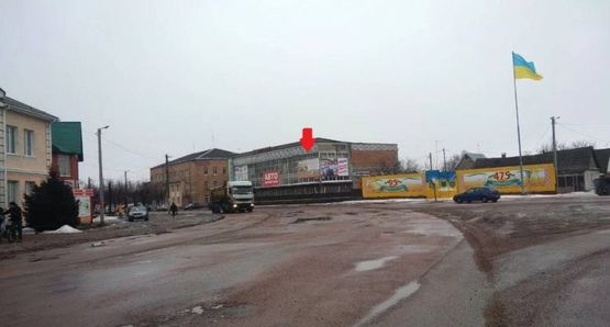 Фото рекламної площини за адресою ул. Ленина,2, центр, универмаг, напротив "Вопак", левая, в напр. на Житомир