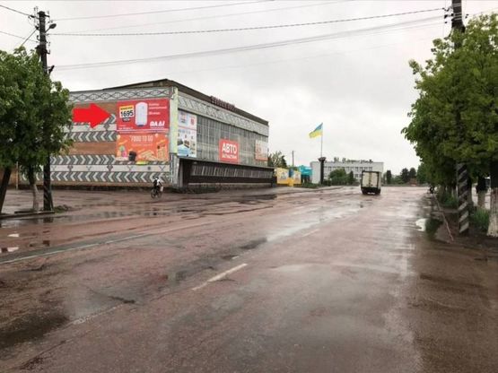 Фото рекламної площини за адресою ул. Ленина,2, центр, универмаг, напротив "Вопак", верхняя