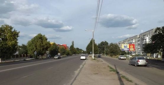 Фото рекламної площини за адресою ул. Киевская, 109, напротив Фуршета, Комфи, универмаг, в напр. рынка, автовокзала