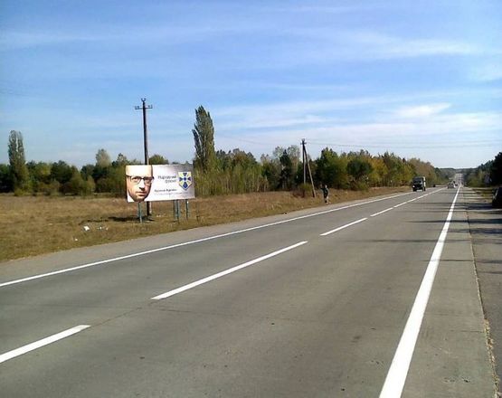 Фото рекламной плоскости по адресу Варшавская трасса, выезд из Коростеня в напр.Киева, АЗС UPG