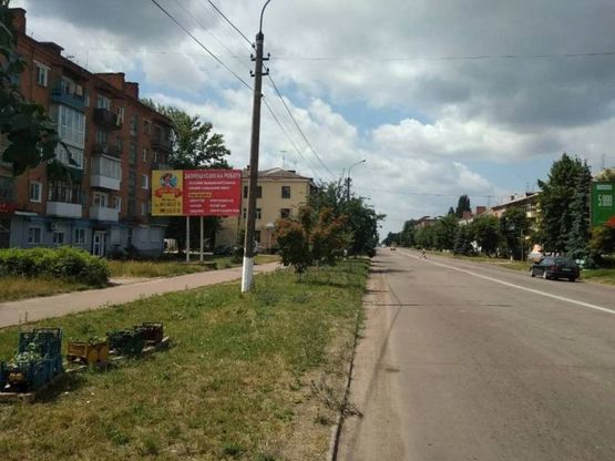 Фото рекламной плоскости по адресу ул. Грушевского, 41, продмаркет, из центра, в напр. выезда на Житомир
