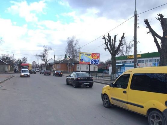 Фото рекламной плоскости по адресу ул. Гоголевская, 17 (центр, р-н Житнего рынка, ТЦ "Житний", магазин "Садовод")