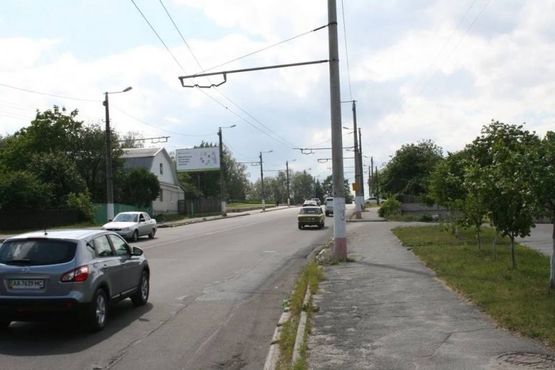 Фото рекламной плоскости по адресу ул. Чудновская, 56 (из центра, 100м от моста, монумент Славы)