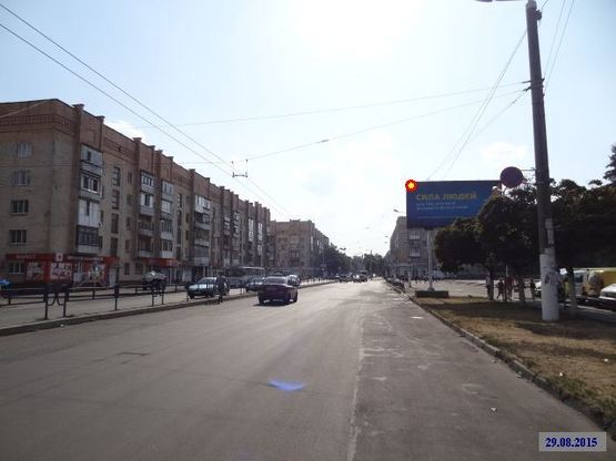 Фото рекламной плоскости по адресу Zt 108 вул.Київська,77 ТЦ"Ярмарок"А