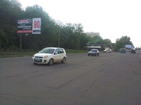 Фото рекламной плоскости по адресу Гагарина ул., (напротив стоянки «Абсолют»)