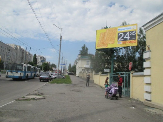 Фото рекламной плоскости по адресу просп. Свободы (ул.60л.Октября), 12, кварт. 101, район Троицкого рынка и перекр. с ул. Переяславской