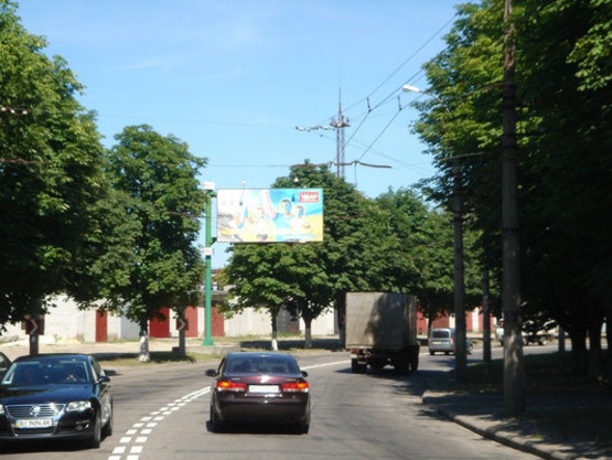 Фото рекламной плоскости по адресу ул. В.Пугачева (ул. Московская), 11, район гипермаркета «Маркетопт» на Московской