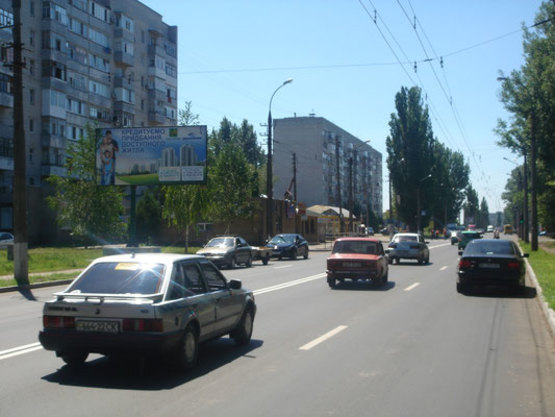 Фото рекламной плоскости по адресу просп. Л.Украинки (просп. 50-лет. Октября), возле дома № 65, район супермаркета «Маркетопт», остановка «Керченская»