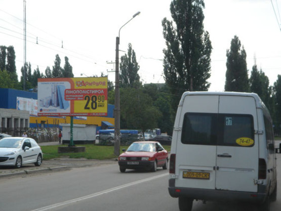Фото рекламной плоскости по адресу просп. Л.Украинки (просп. 50-лет. Октября), 13-а, возле супермаркета «Сильпо», остановка «Аврора»