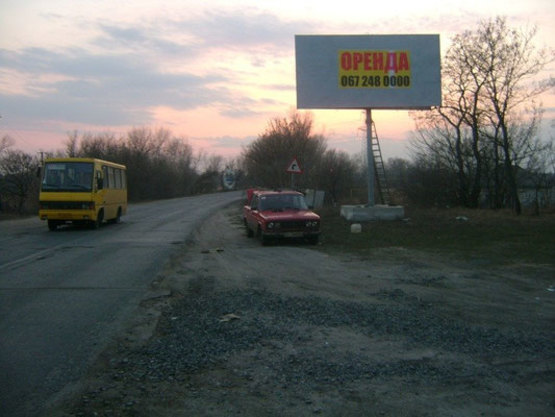 Фото рекламной плоскости по адресу ул. Горького, перекрёсток с ул. Чекалина, р-н жд переезда, Кременчугское направление