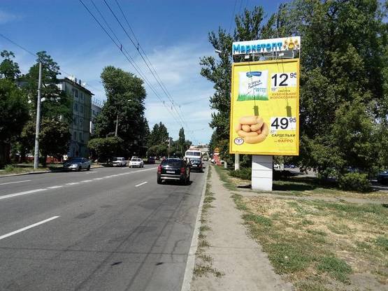 Фото рекламной плоскости по адресу ул. Халаменюка, 7, возле ТЦ «Амстор» (супермаркеты «Сильпо», «Comfy», «Марафон»)