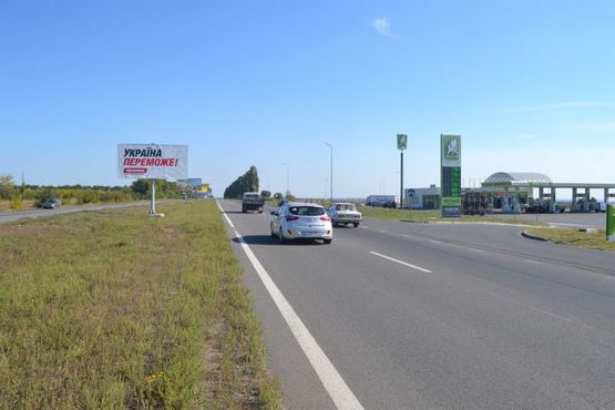 Фото рекламної площини за адресою Ростовская трасса-разделитель возле АЗС ОККО 1 (выезд из города)