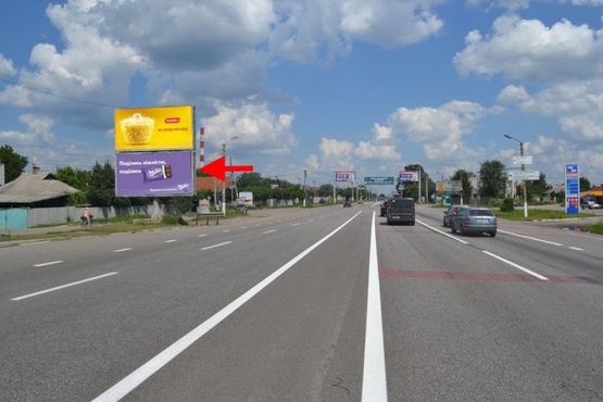 Фото рекламної площини за адресою Полтавский шлях-пос.Песочин-ул. Автомобильная напротив двух АЗС,в центр, нижняя плоскость.