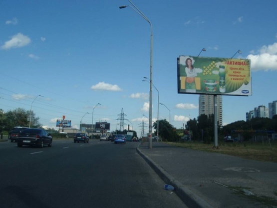 Фото рекламної площини за адресою Саперно-Слободская ул.10, выезд с Николая Гринченко (возле м-на "Велика Кишеня")