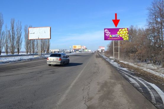 Фото рекламної площини за адресою Московский пр-т - Ростовская трасса возле АЗС ОККО 7(въезд в город)
