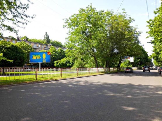 Фото рекламной плоскости по адресу пр-т. О. Поля, ТЦ "Славутич", вниз /пр. Кирова, ТЦ "Славутич", вниз, поток к пр.Карла Маркса