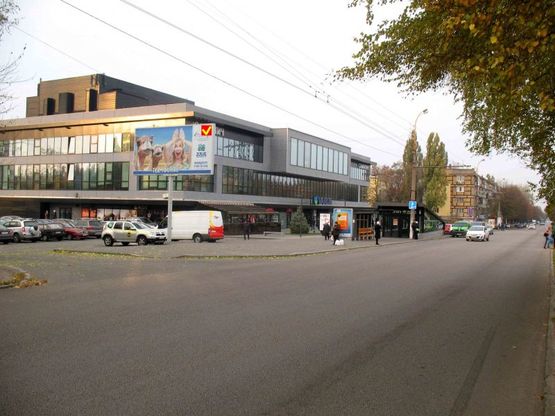 Фото рекламної площини за адресою пр-т. О. Поля, ТЦ "Славутич",6,2х3,2/пр. Кирова, ТЦ "Славутич", парковка, остановка, городской парк Зеленый гай, 6,2х3,2