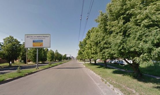 Фото рекламной плоскости по адресу Ершова ул., 39 (разделитель) в центр