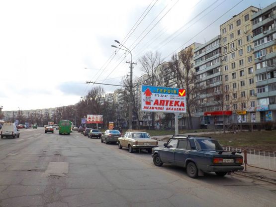 Фото рекламної площини за адресою пр-т. Героїв, 12, (ринок "Кодак") /пр. Героев, 12, (рынок "Кодак"), МакДональдс, Комфи, Адидас