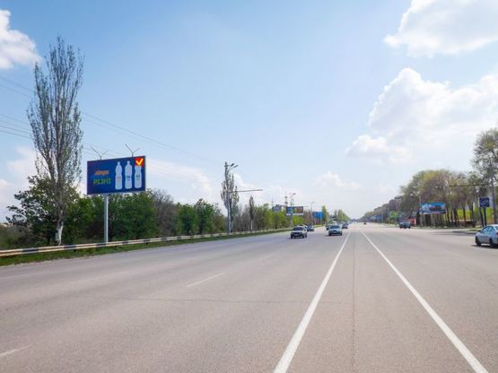 Фото рекламної площини за адресою Запорізьке шосе, (квіти Дніпропетровська)/Запорожское шоссе, (цветы Днепропетровска), поток движения от пр.Гагарина в сторону Метро, Эпицентра. Рядом супермаркет АТБ, жил.массив Тополя1-2-3