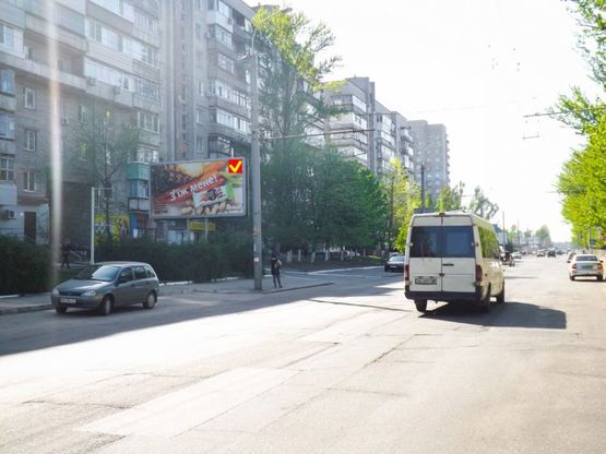 Фото рекламної площини за адресою вул. Калинова, 53, магазин "Антошка"/ул. Калиновая, 53, магазин "Антошка", поток движения к ТЦ Караван