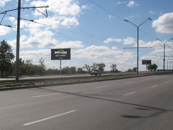 Фото рекламної площини за адресою Донецьке шосе - Кайдацький міст (з'їзд)/Донецкое шоссе - Кайдакский мост (съезд), поток движения на правый берег
