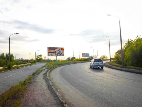 Фото рекламной плоскости по адресу Кайдацький міст - пр. Свободи, розподілювач (в'зд на Лівий берег )/Кайдакский мост - пр. Свободы, разделитель(въезд на Левый берег )